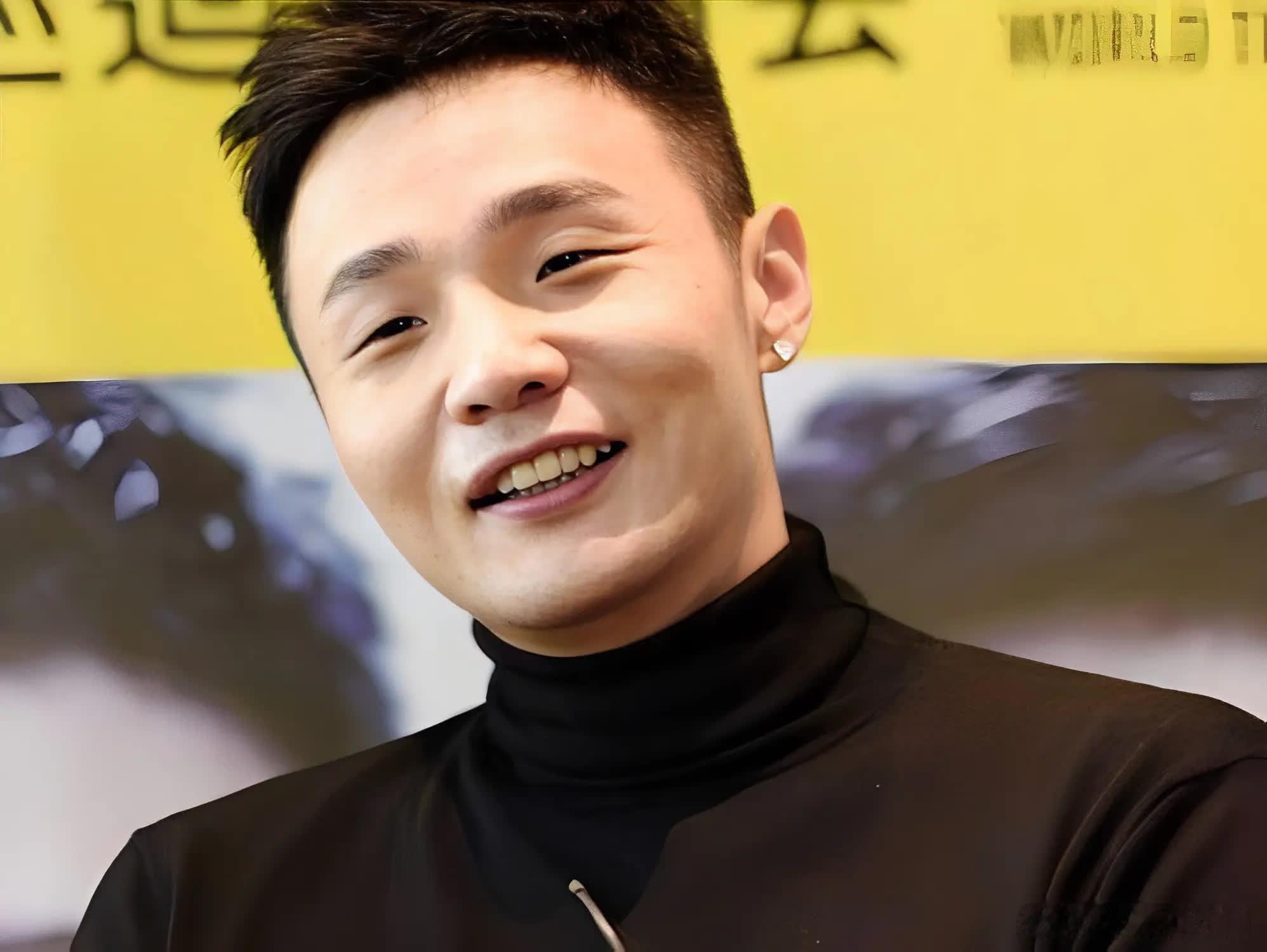 你绝对不会相信，那个给薛之谦写了《丑八怪》，给莫文蔚写了《慢慢喜欢你》，凭借一首