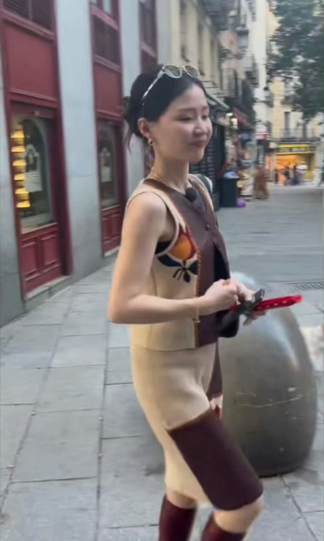 不要怀疑任何一张能进娱乐圈的脸，金靖我觉得挺好看的啊！在娱乐圈很有辨识度的 ​​