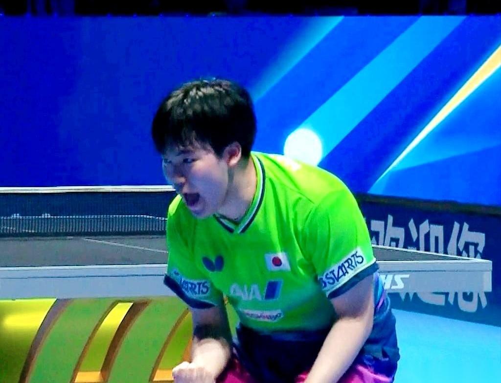 16岁的松岛辉空，把乒乓球打成了赌命局。
大比分3:2领先林昀儒，一只脚已经踏进