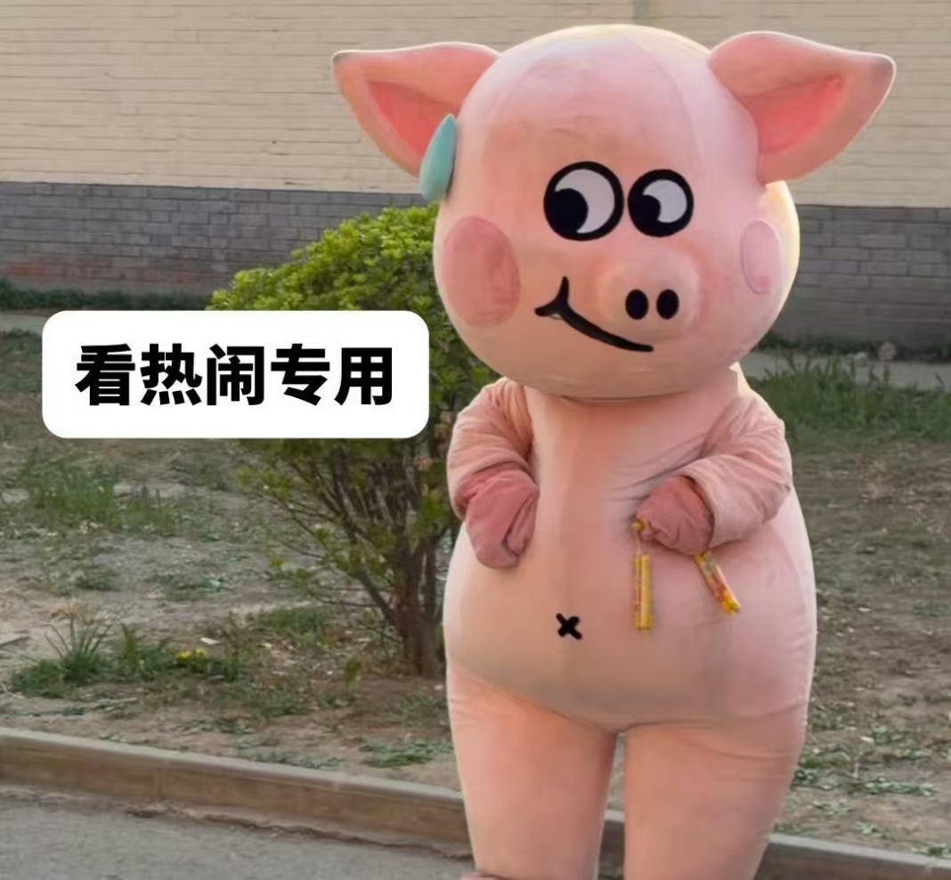 北京这场是足球赛还是整活大会赛场趣味氛围拉满，热身环节花样层出不穷，正经比拼变少