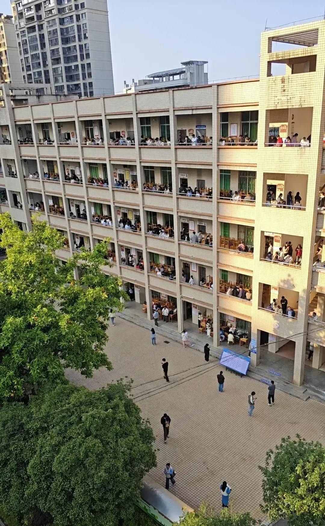 广东的考场快被外省考生挤爆了！昨天在高铁站接人，顺风车订单清一色写着