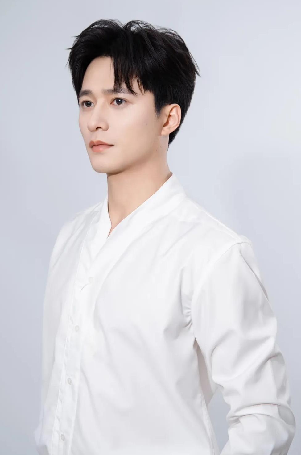 王皓祯在北京的房子有车子
拍戏对他来说就是爱好，根本不是谋生。不想拍戏的时候他就