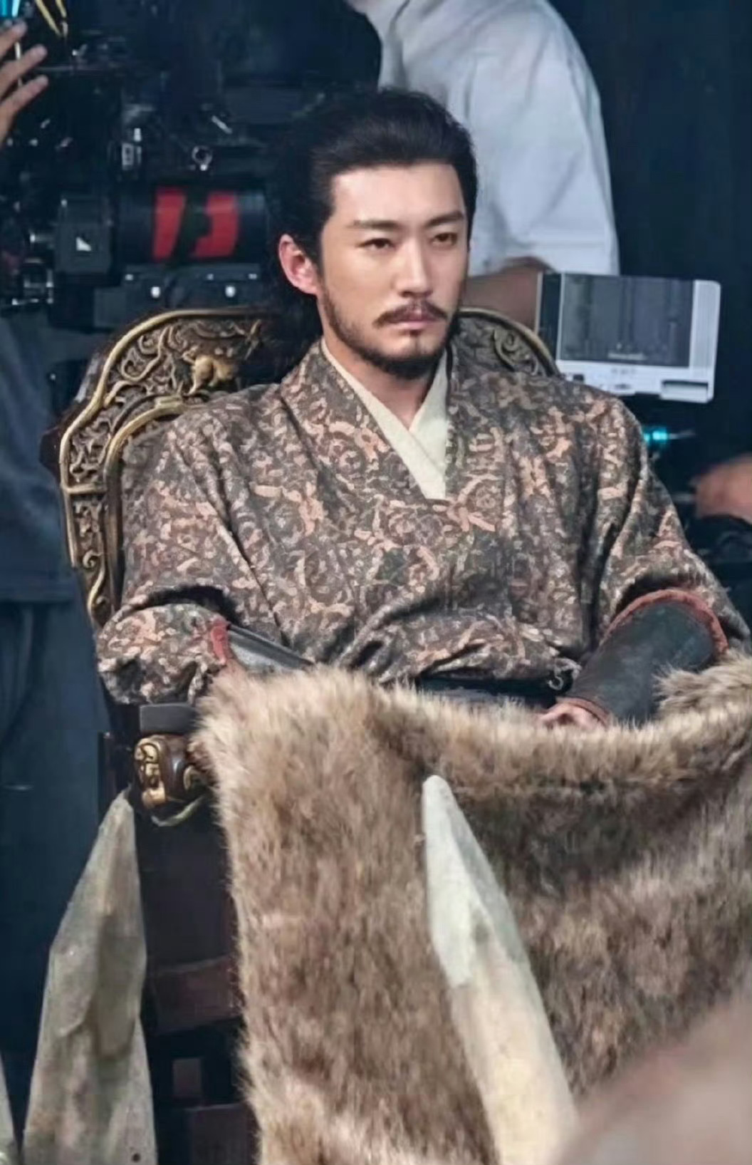 刘学义《江山大同》的拓跋濬帝王造型 ，看起来不错哦！ 