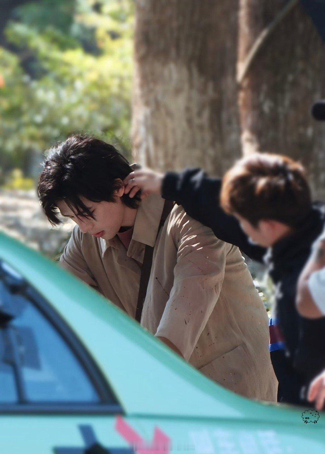 王安宇长发好帅 短发寸头是少年气，及肩长发是故事感。在《错过了遗憾吗》的预告里，