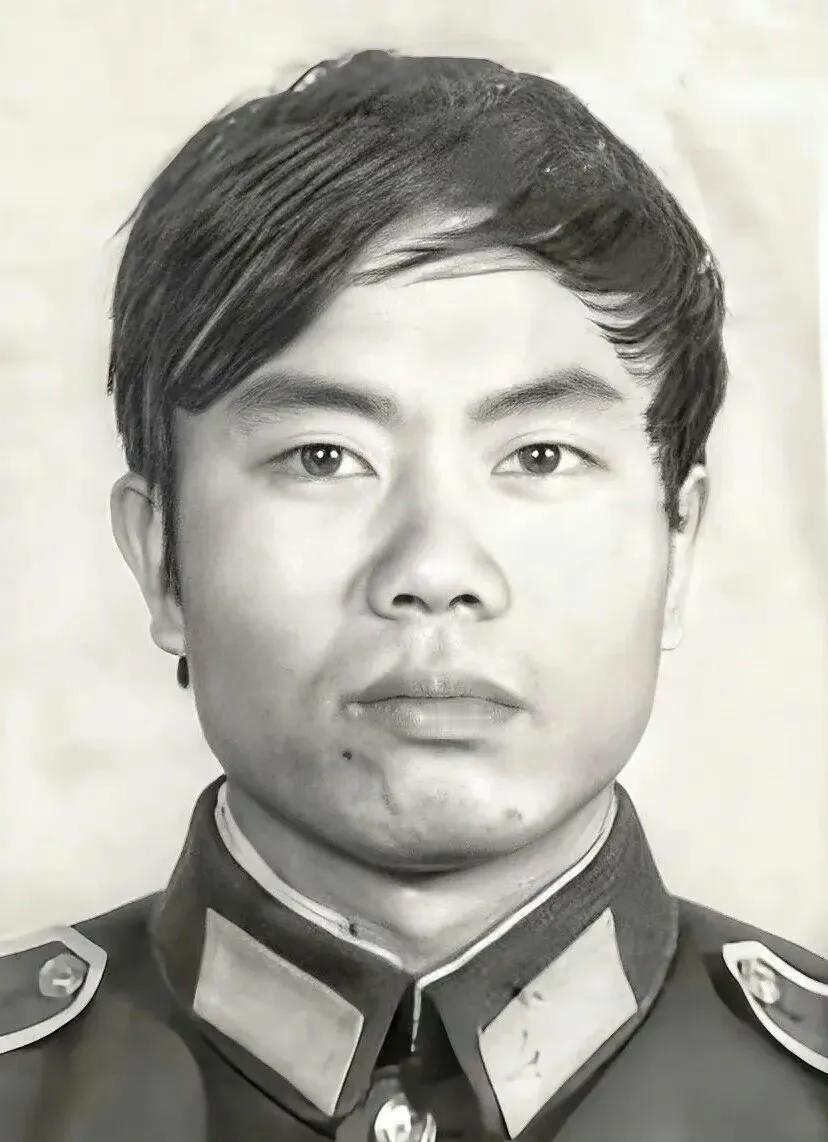 请您停留1秒，向缉毒英雄陈建军致敬！
他生于云南省文山麻栗坡县人，是我国牺牲的首