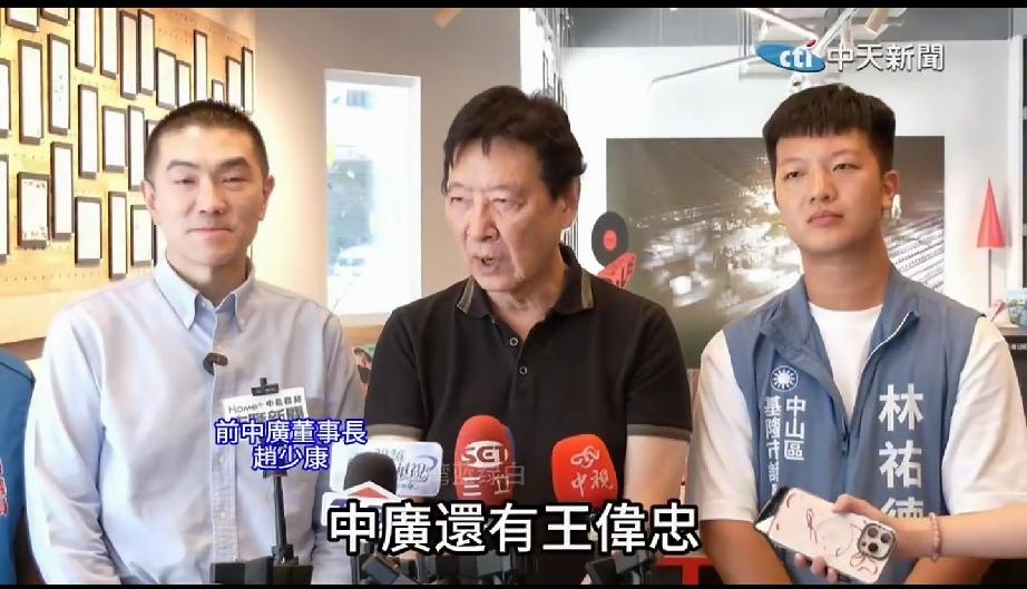 赵少康：反差越大越吸引人——流量比蓝营利益大，这道理他比谁都懂

赵少康今天(9