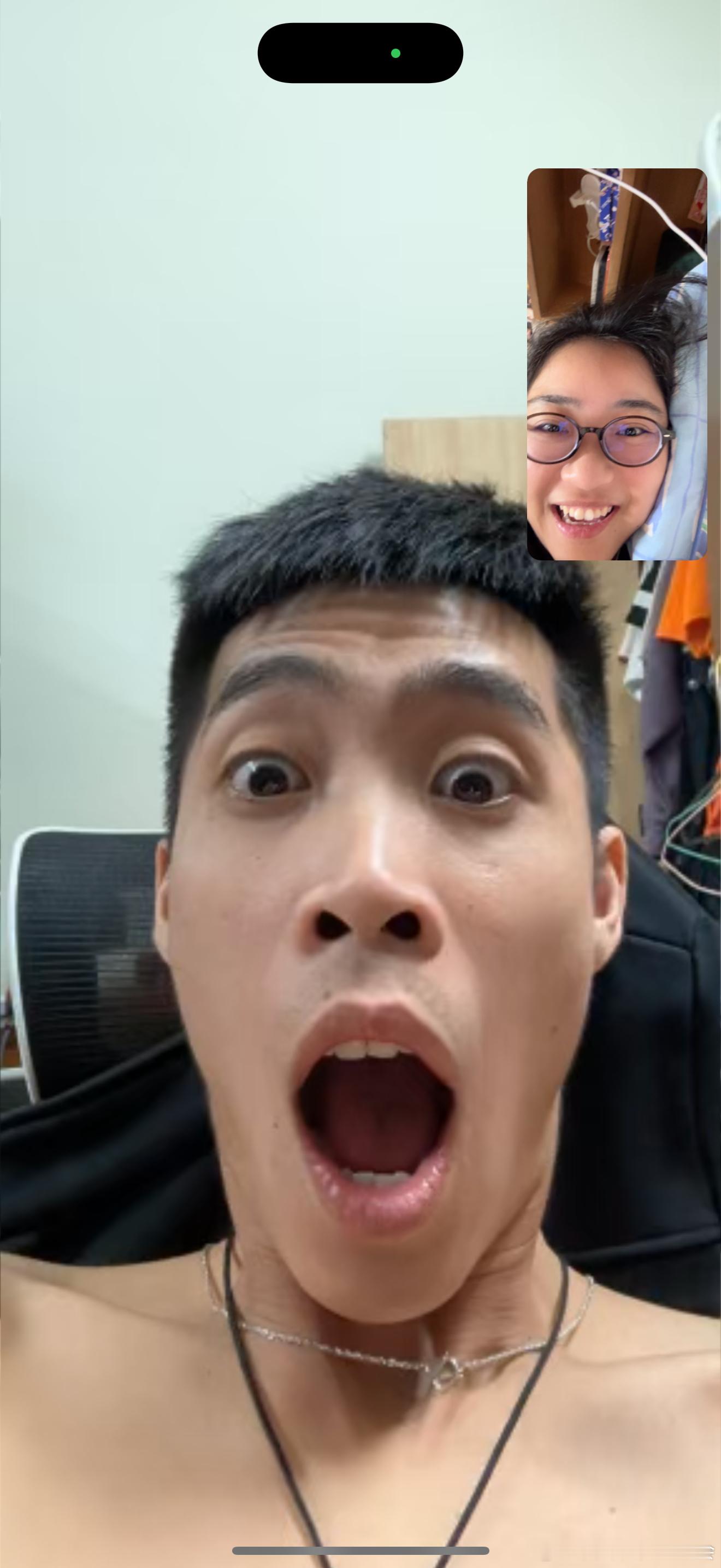 适合去当演员 给我讲八卦还要重演一下他遇到八卦那时候的表情  ​​​