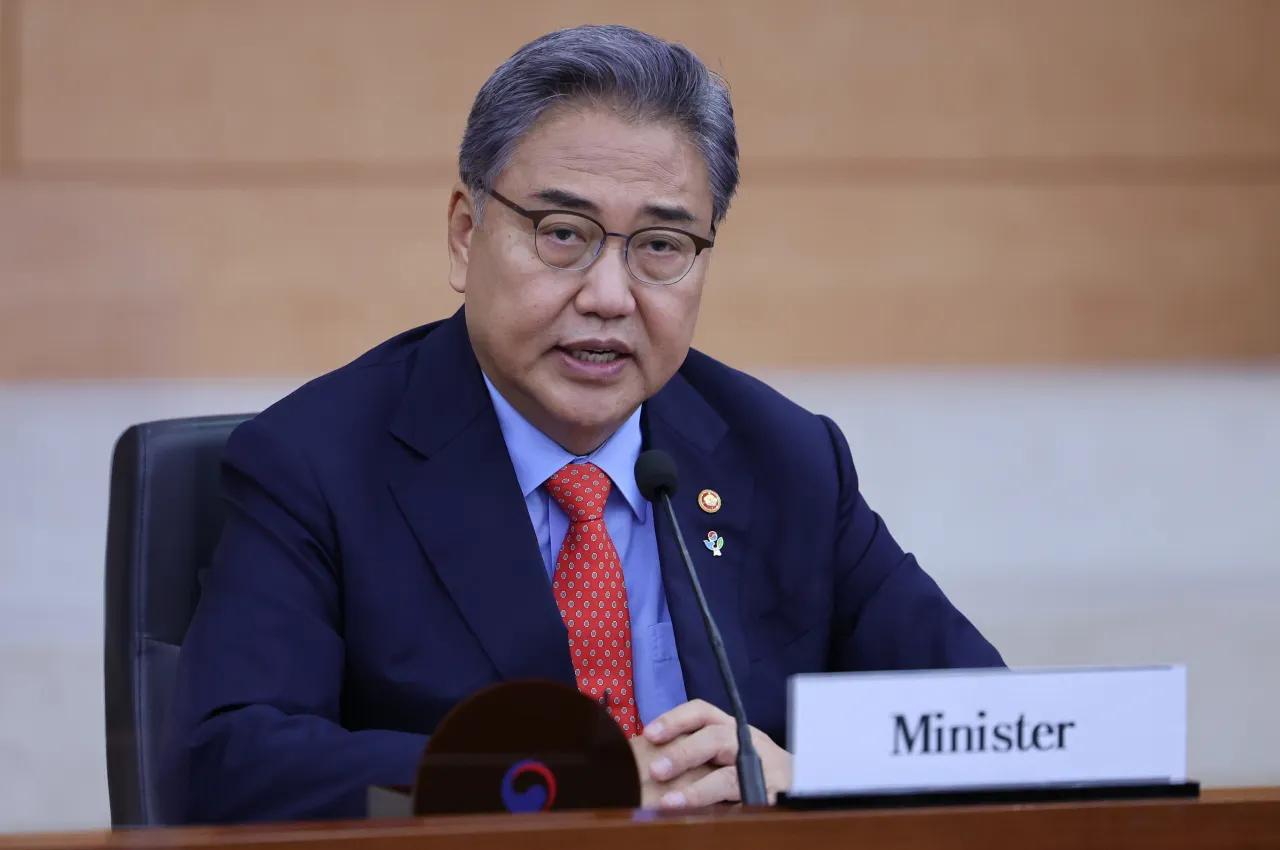 韩国外交部长官朴振25日表示，韩国政府没有理由与中国反目，也不愿看到这种情况发生