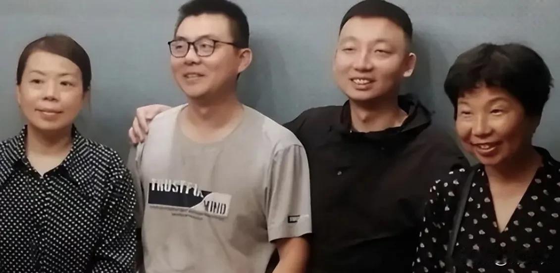 现在他们都妖魔化两个普通家庭了，因为许妈应该是性格比较强势的那种，而她的亲儿子都