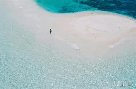 西班牙网红海水池秒变夺命陷阱，巨浪卷走游泳者致4死1失踪
 
当地时间周日，洛斯