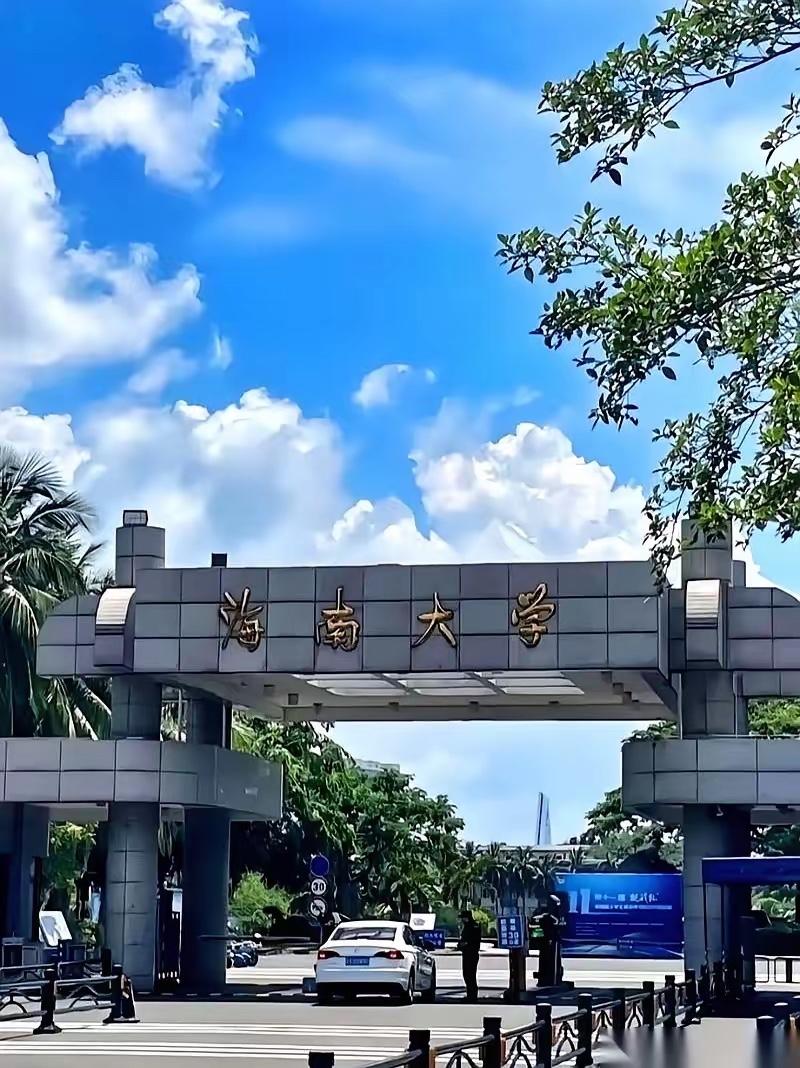 今天刷到个宝妈的分享，我真的越看越感慨，现在的大学，比多少家长苦口婆心劝三年都管