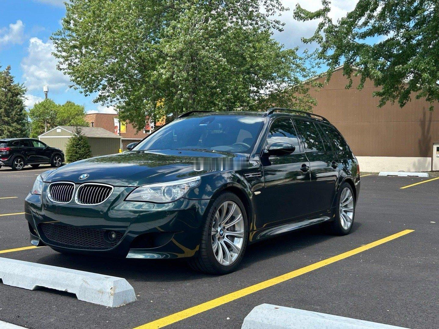 E61 M5 手动，相比于现款的各种科技与狠活，我更喜欢这种简单纯粹的后驱宝马。