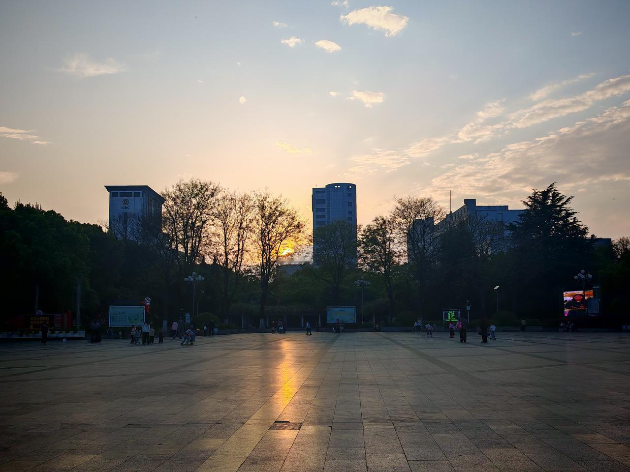 广场的感觉真好