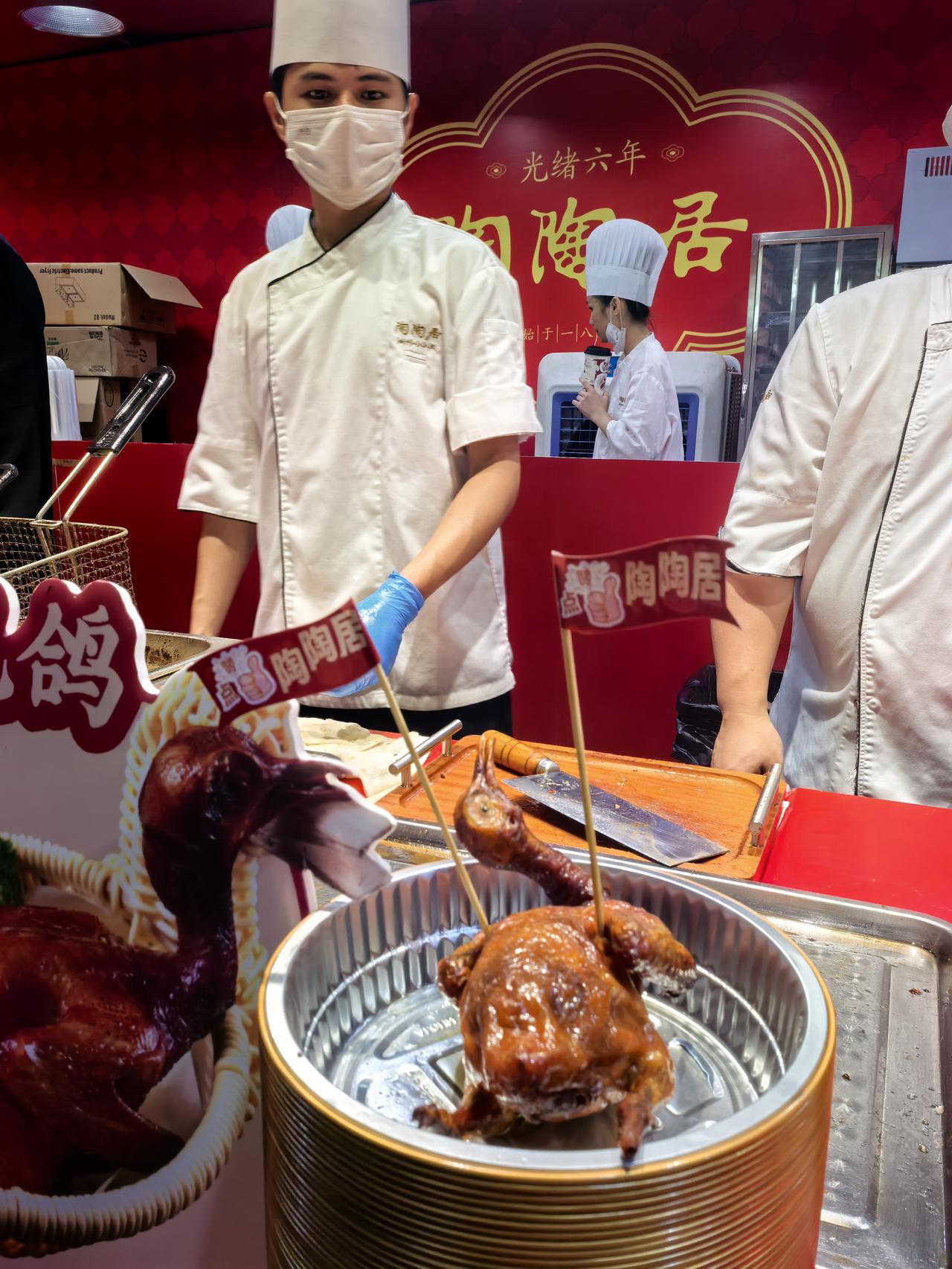 广州人注意！海心沙这场美食节，我劝你别轻易来！
 
刚从海心沙美食节挤出来，现在