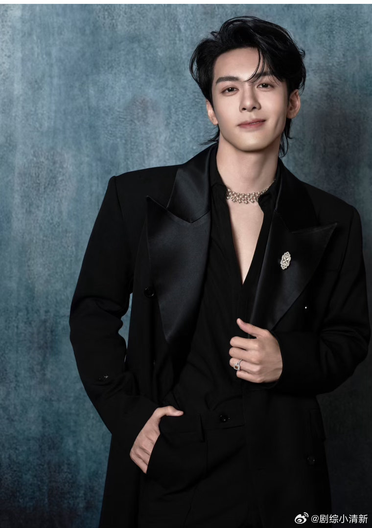 曾舜晞说进组前要一起玩耍曾舜晞加入草莓音乐节 进组前的空档，他全塞给音乐节了。上