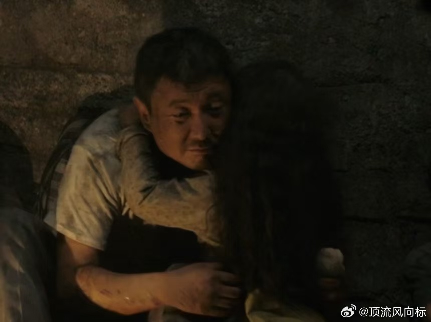 沈腾龙餐馆破碎感拥抱小女孩时眼里泛起泪花，沈腾龙餐馆的破碎感，对徐福来说好好吃饭