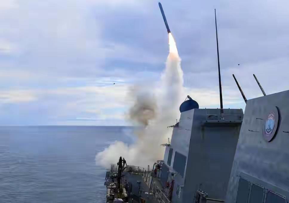 特朗普要求军工巨头生产武器