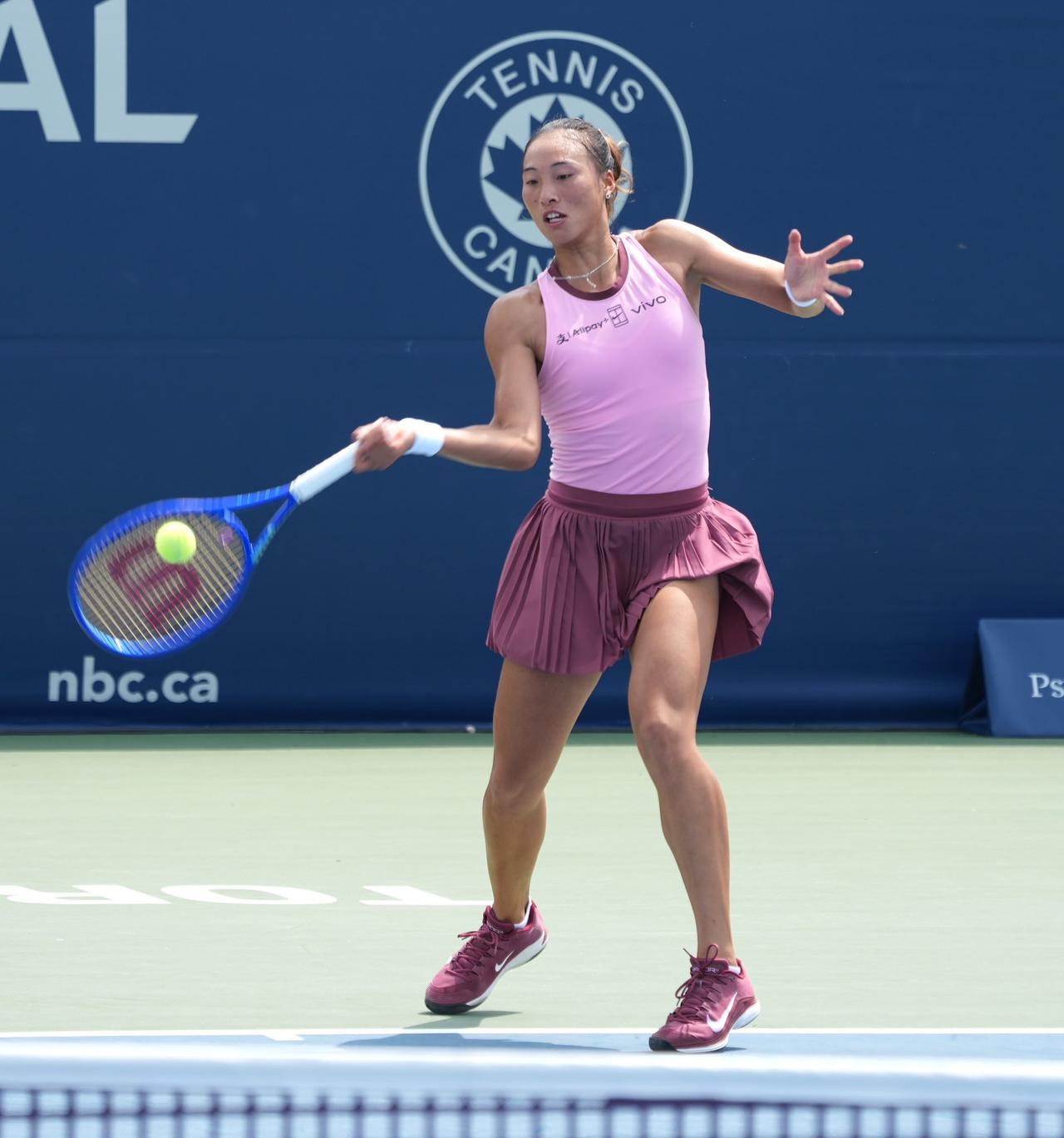 郑钦文说：“心气没了。”

8月2号凌晨，多伦多，WTA1000资格赛。她3比6