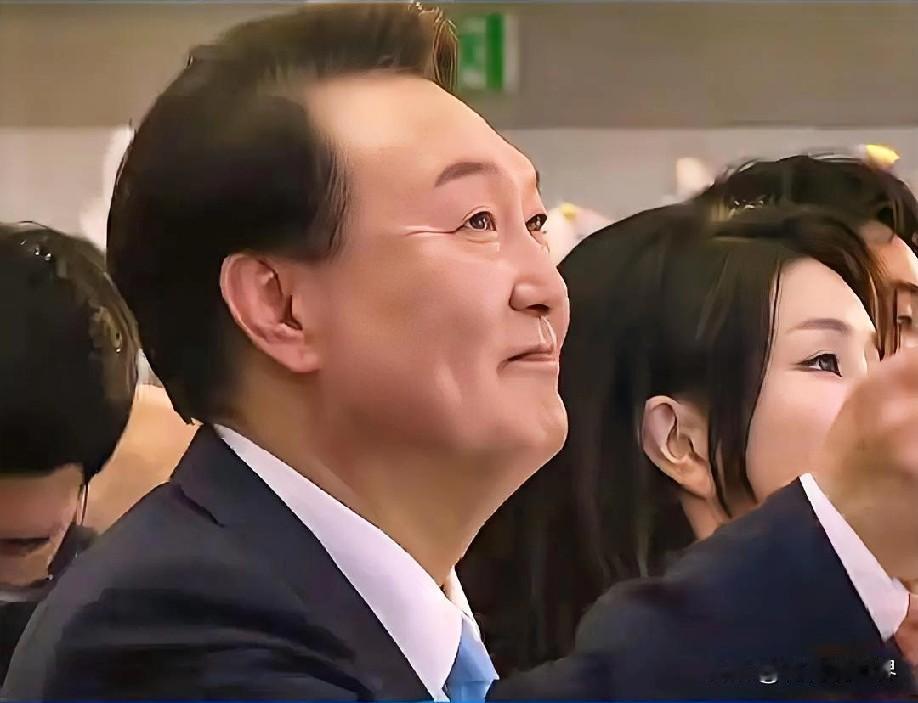 12月25日凌晨的最新消息，速报，全都不容错过，第十三条：尹锡悦称削减军费是戒严