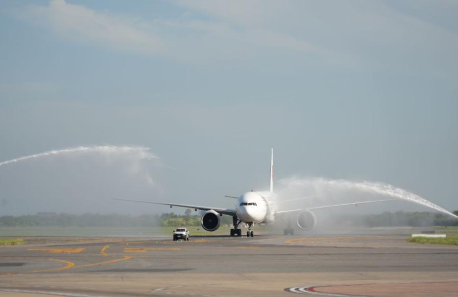 2万公里跨三大洲！全球最长单程航线上海启航，25小时直达南美
 
12月4日，中