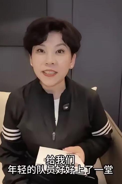 知名乒乓球评论员邓亚萍爆料，即将开启的全球最高中国乒超联赛拒绝了35人的外员申请