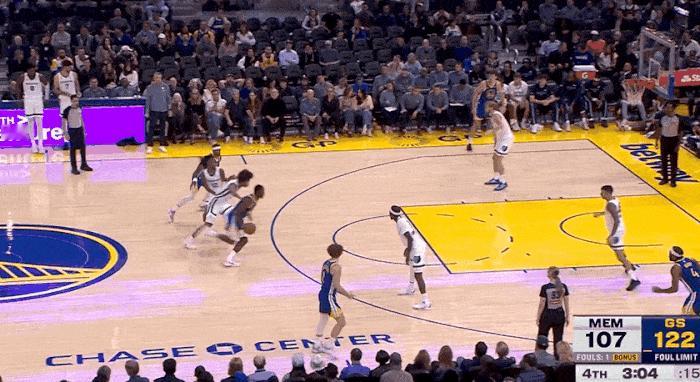 单手劈扣！勇士接班人还是姓库！
在今天NBA常规赛勇士对阵灰熊的第四节比赛中，库