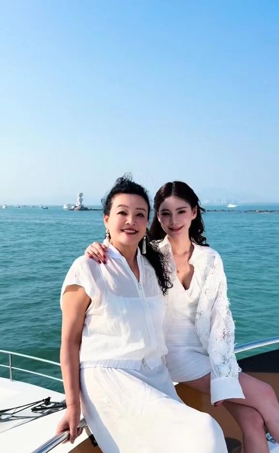 实话实说，我觉得小梅家才是正常家庭，父母托举自己女儿，还帮女儿照顾没有血缘关系的