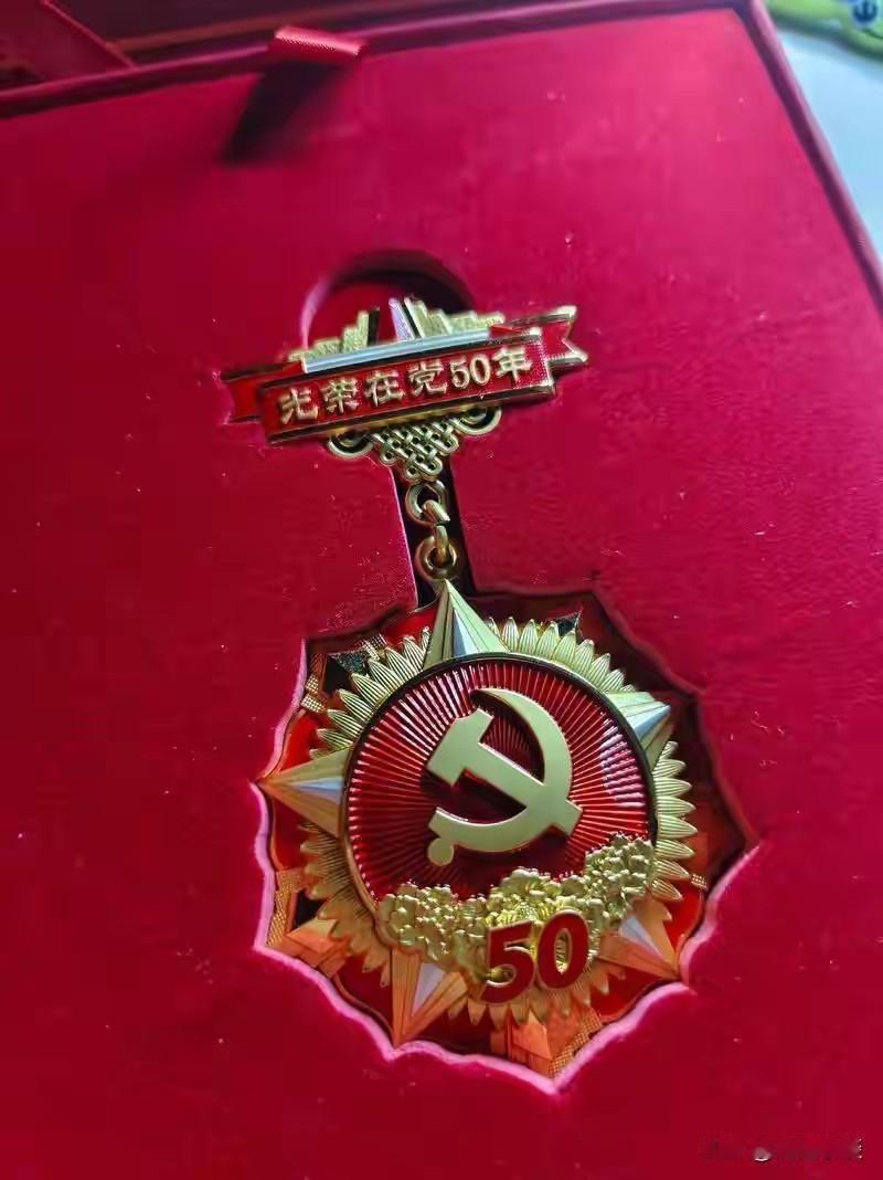 与 3 结下了不解之缘。
1963 年出生，1983 年入党，1983 年考入军