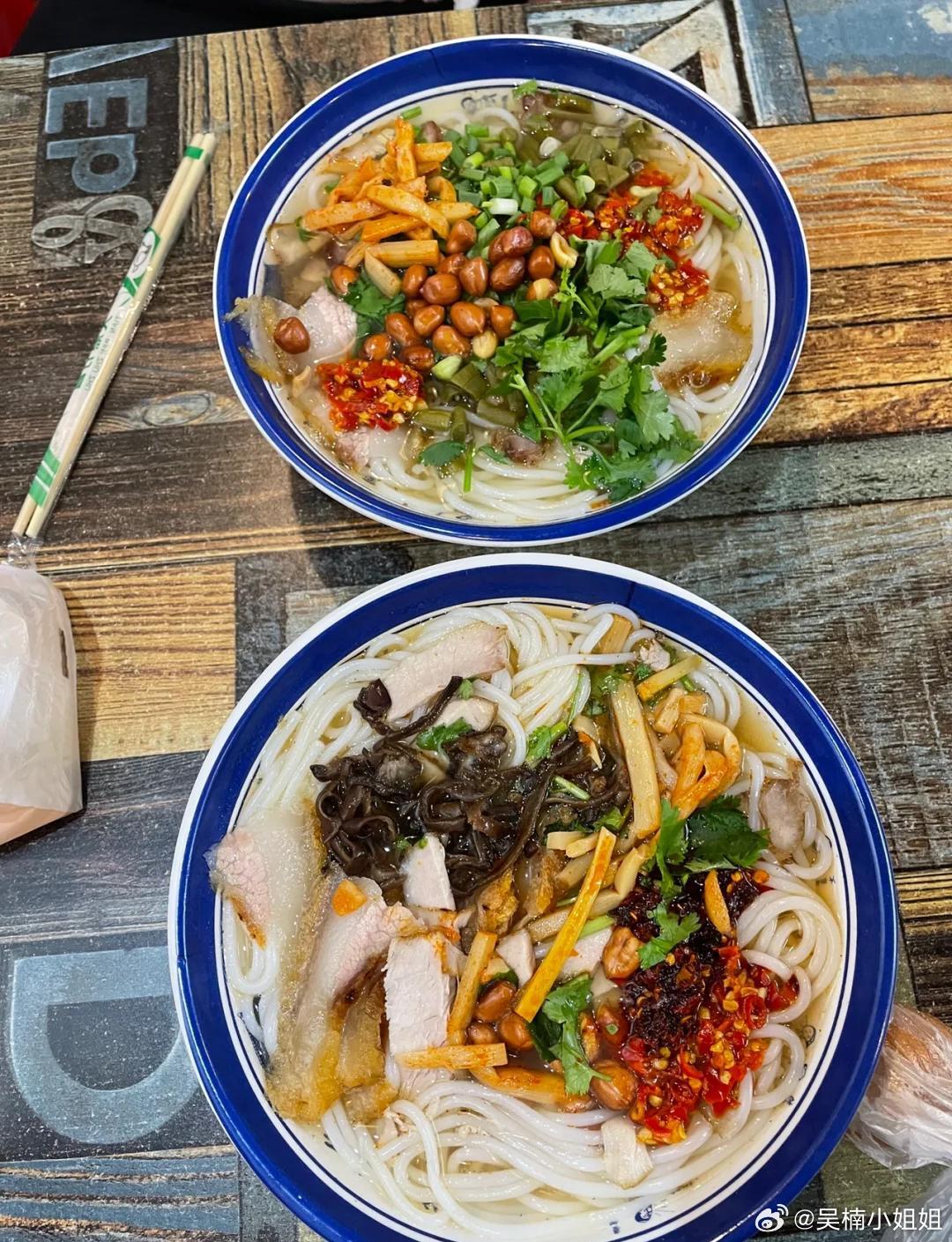 为什么过桥米线店越来越少了 对于我这种爱重口味的，桂林米粉优于过桥米线[嘻嘻]但