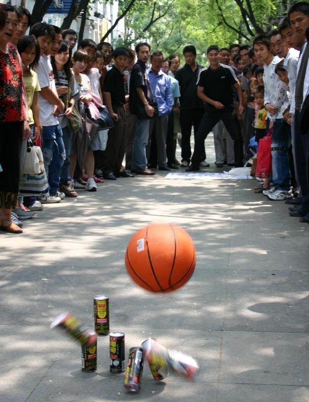 打球游戏一直都有不少忠实粉丝。像《NBA 2K14》和《NBA 2K19》就特别