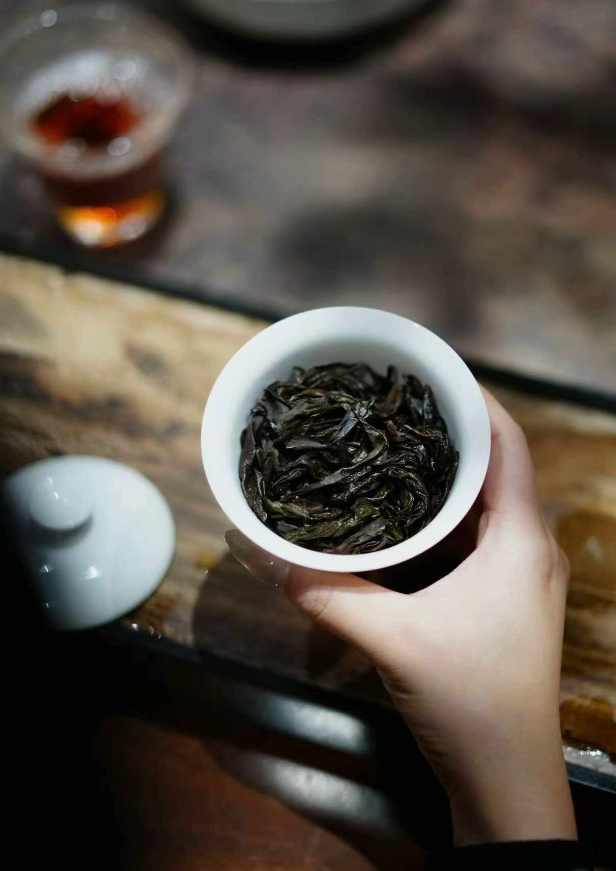 茶道  《野放八仙》很惊艳的一款中调喝出了一点有蜜兰香的感觉尾调木质香，有点陈皮
