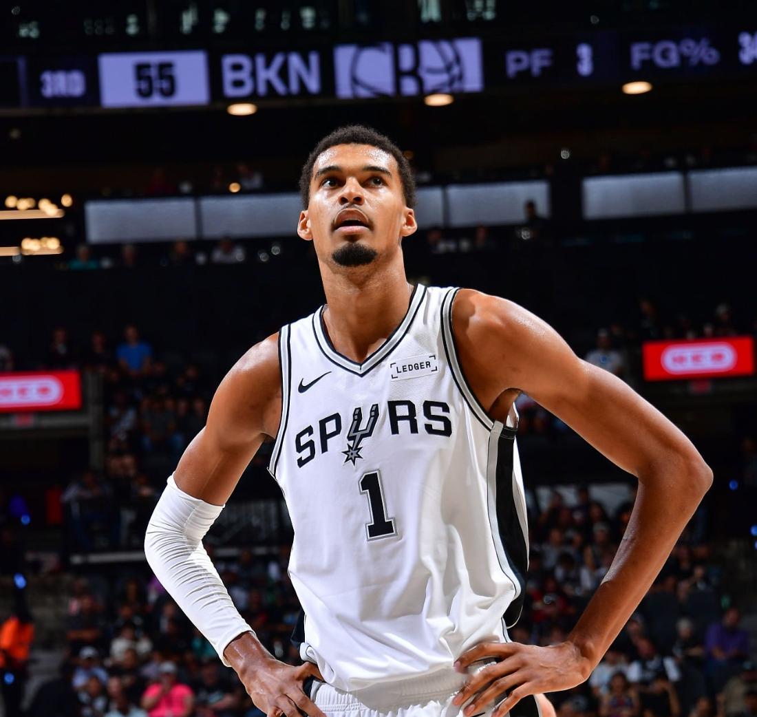 被问到谁是联盟最佳球员，文班亚马表示：约基奇是联盟里最顶尖的进攻球员，但我并不认