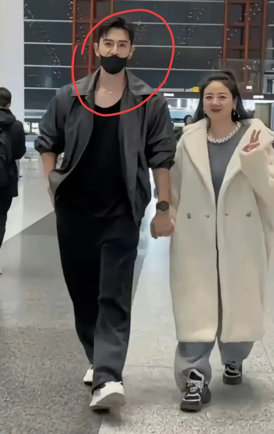 娱乐圈姐弟恋典范，女星年轻时颜值太顶了