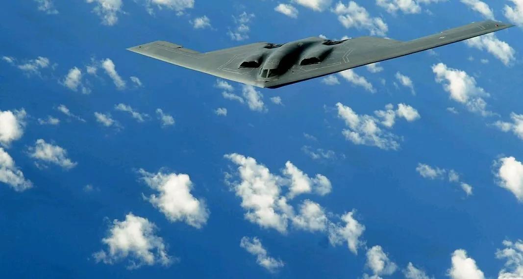 B-2轰炸机首飞35周年。
B-2“幽灵”是一种多用途轰炸机，能够随时随地投射大