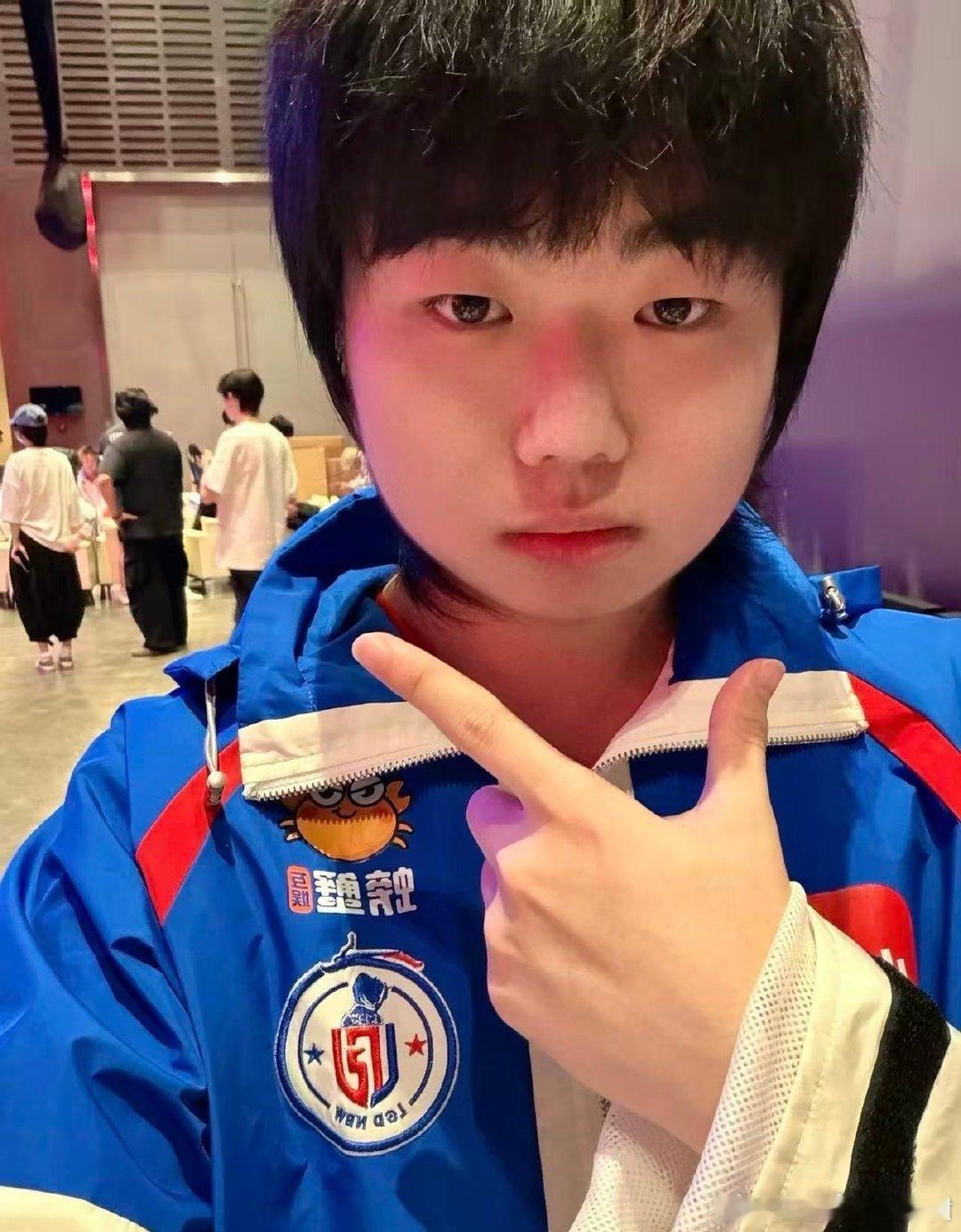 米苏说话越来越像九尾米苏直播发现头发变长，弹幕提醒避雷九尾去过的理发店米苏认证九