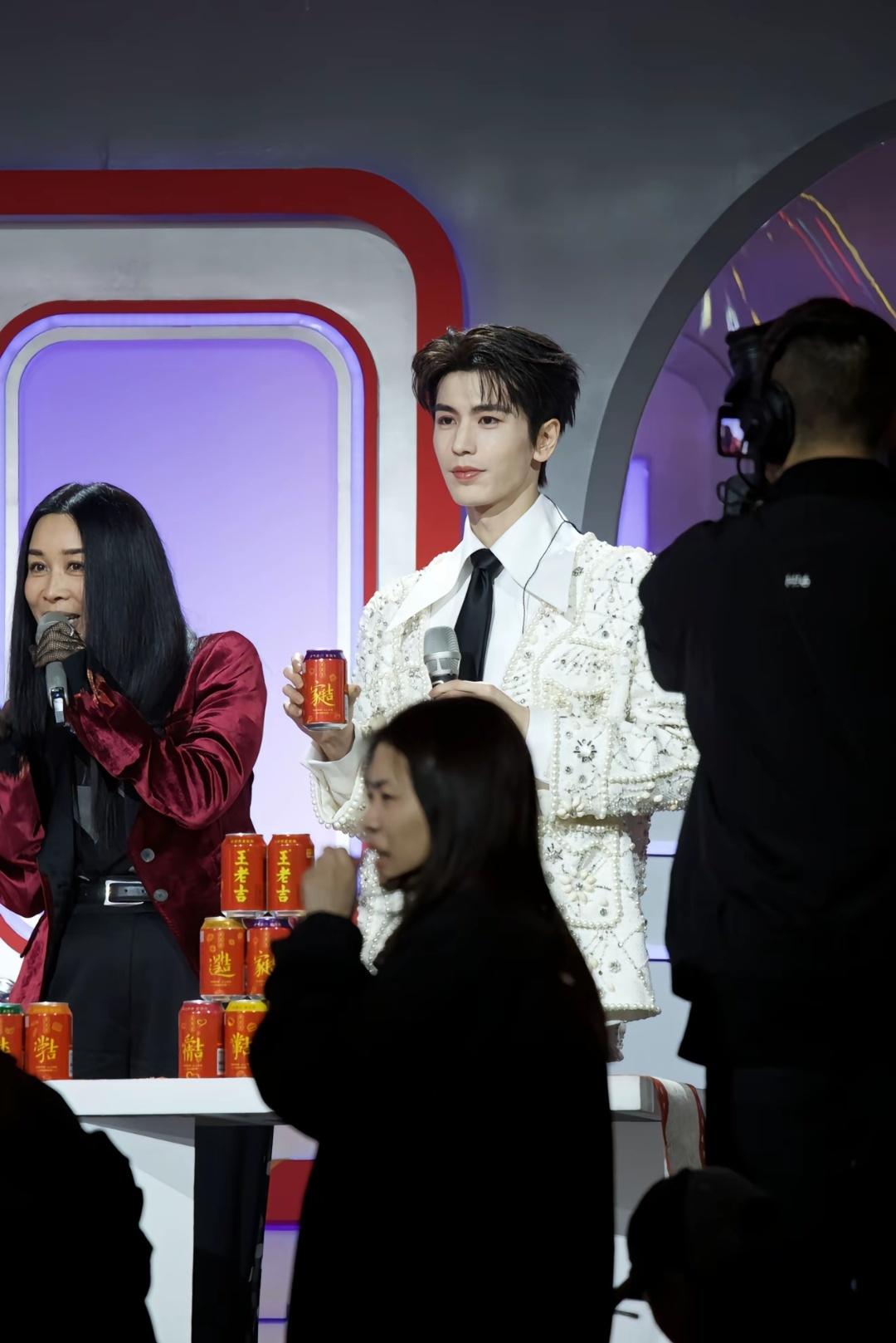 张凌赫怎么那么帅啊！感觉无人能及他的帅气，还有谁还有谁?