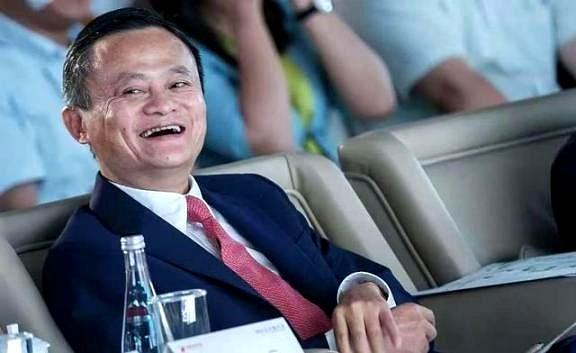 看着2026年初马老师再次露面，我有种说不出、如见故人的亲切感。
他鬓角似乎又白