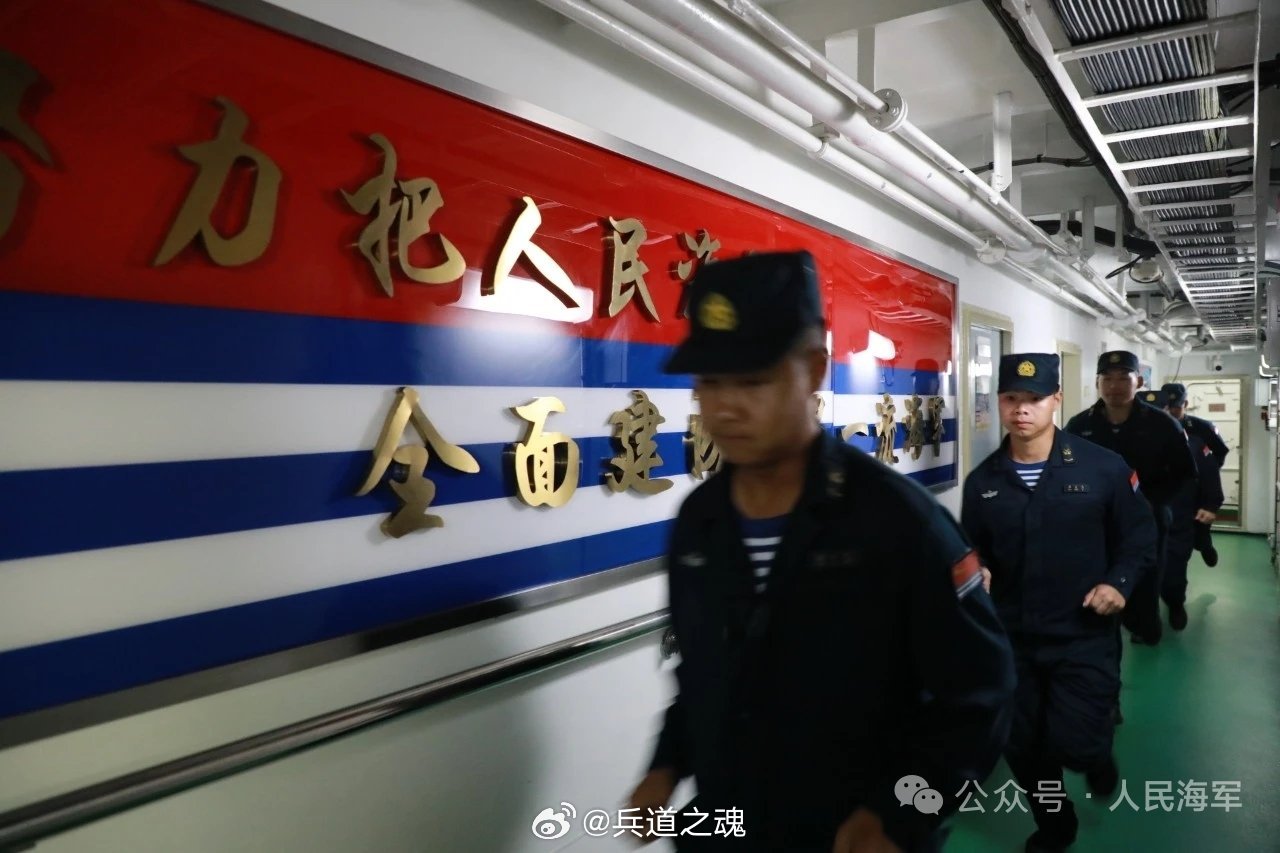 中国海军海外军事任务【直击演训场｜海军第48批护航编队，组织实战化训练】连日来，