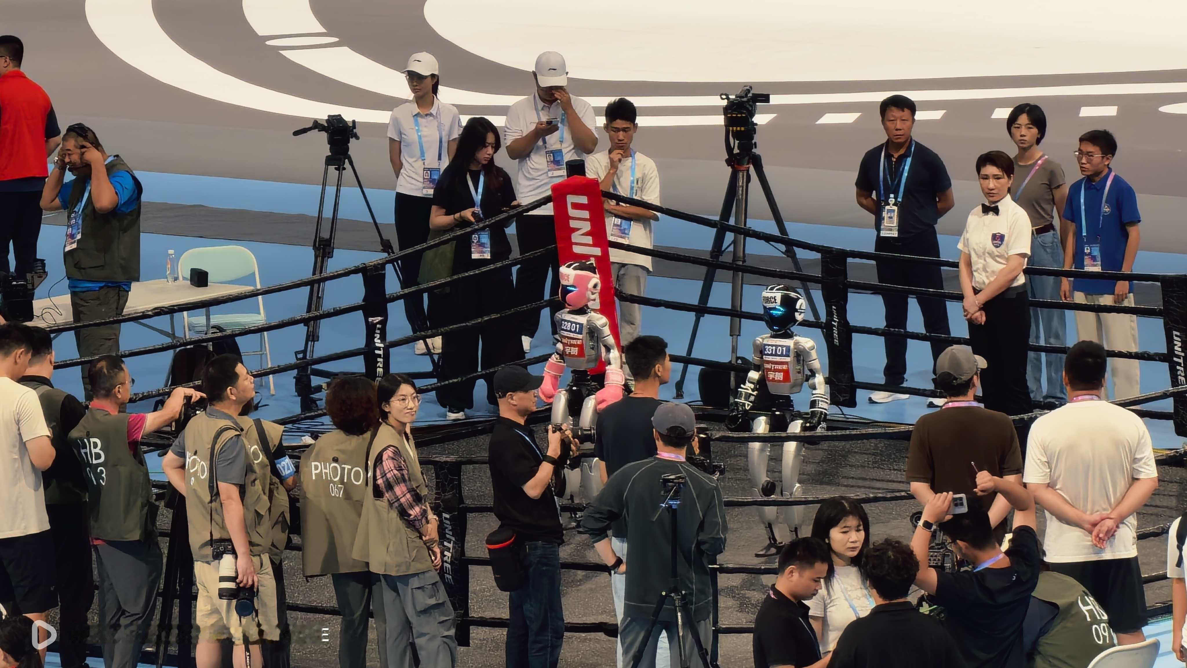 2025世界人形机器人运动会机器人发展太快了，跳舞，长跑，拳击，无所不能呀，这是