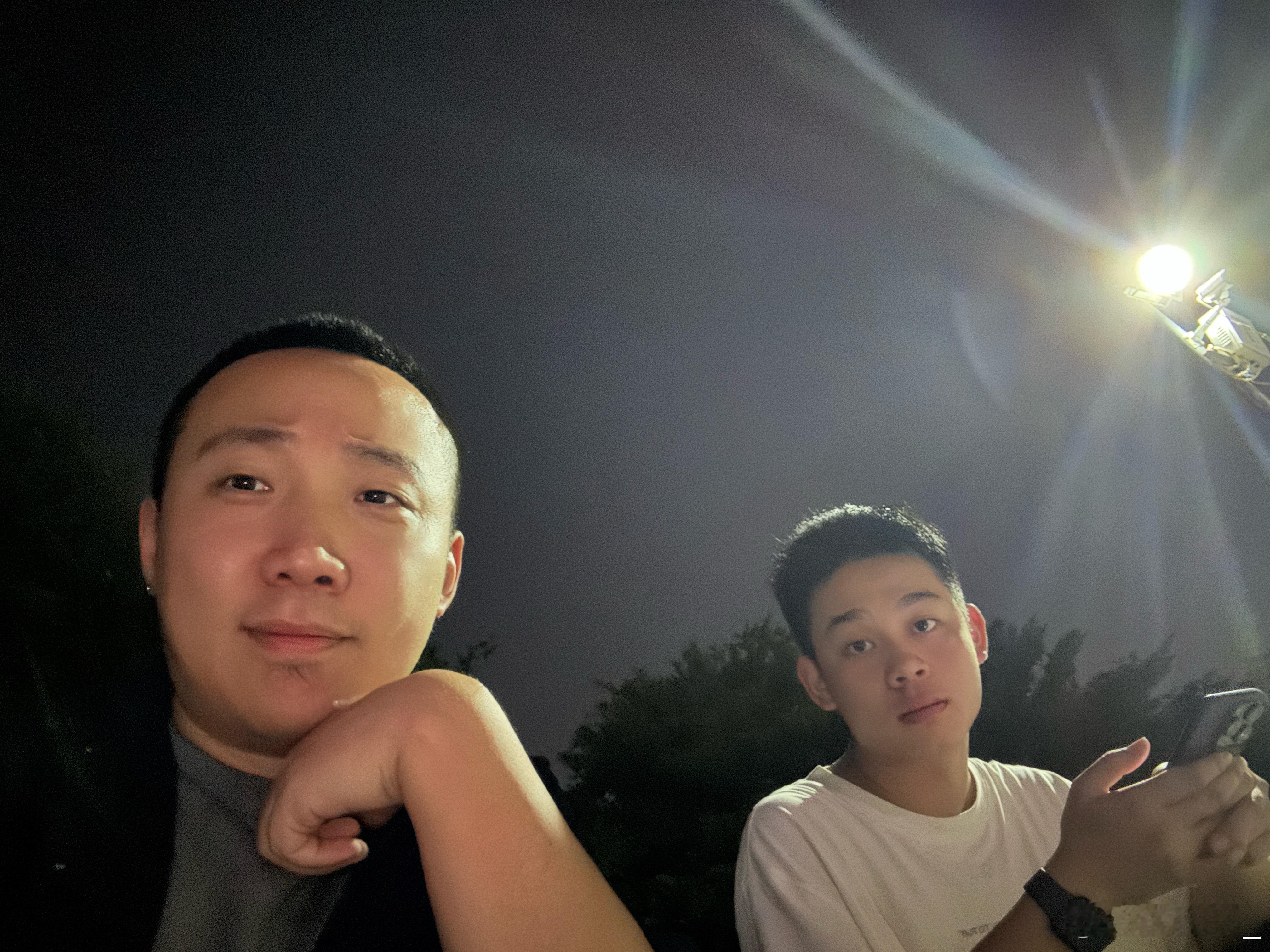 飞机提前落地高高兴兴的终于可以提前回家了结果车电瓶没电了现在打了最近修理厂的电话