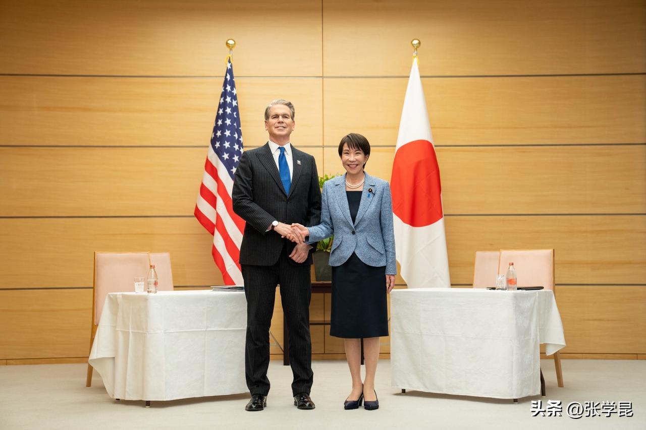 美国财长贝森特今天发文说：“得益于美国总统与日本首相高市早苗之间牢固的情谊，美日