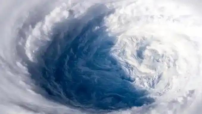 据中央气象台消息，台风“沙德尔”（台风级）8时05分在浙江台州玉环市坎门街道沿海