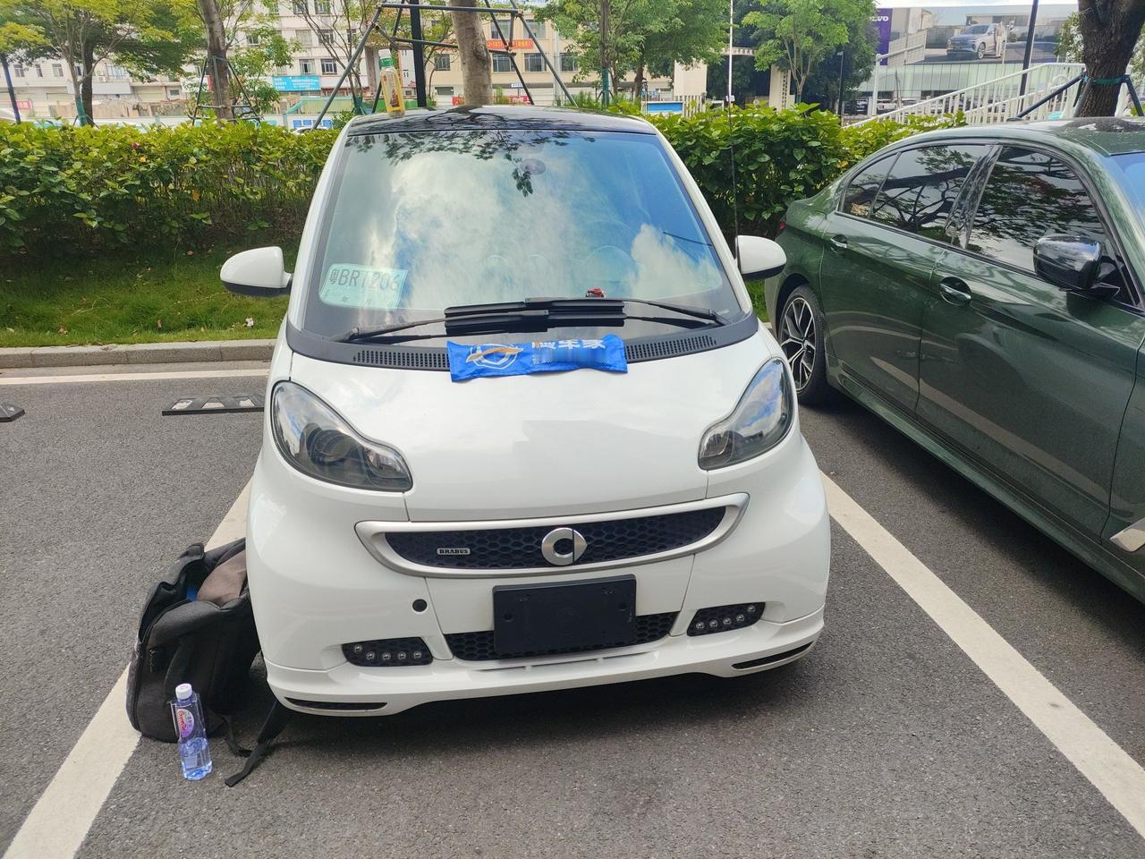 以现在的车市行情来看，当年花20万买这小车的是不是傻波？
车长2米7，宽1米5，