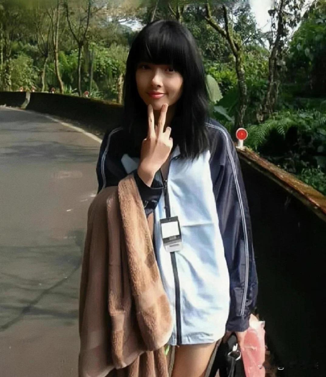 高中时期的郭碧婷，青春美丽自然是她身上最吸引人的点，但是这里还有一个地方同样值得