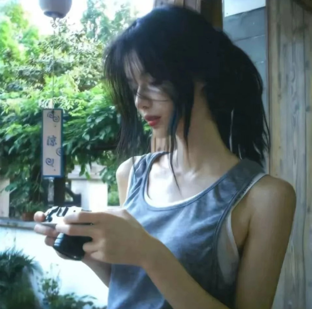 心事这东西 你捂住嘴巴 它会从眼睛里冒出来  