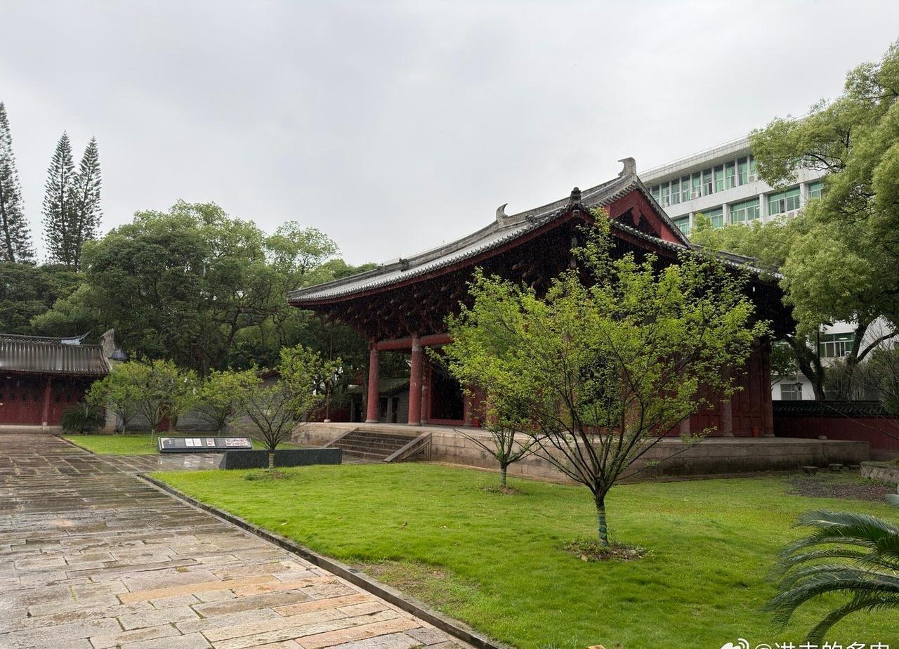 💢福州这雨是越下越大，被困在华林寺走不了了！  ​​​