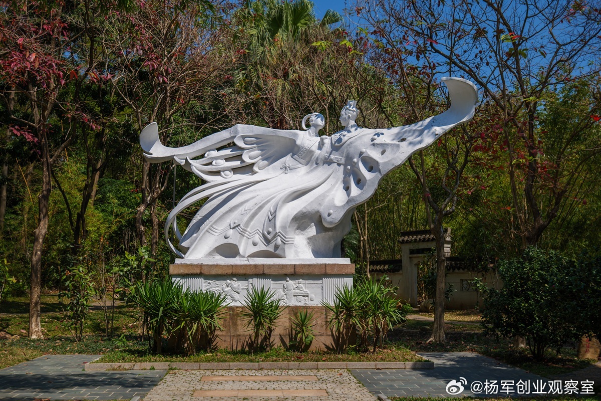 当低频的到家服务遇上互联网，绝大多数尝试都成了“绞肉机”。问题不在于技术或资金，