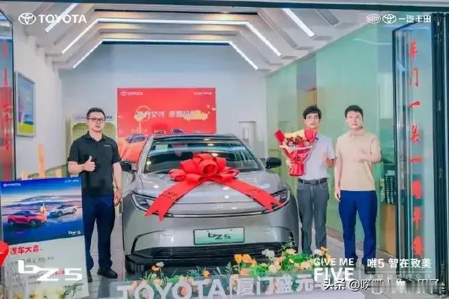 00后的爸爸需要一款什么样的纯电动车呢？就是能解决实际场景中稳妥安全，智驾轻松，