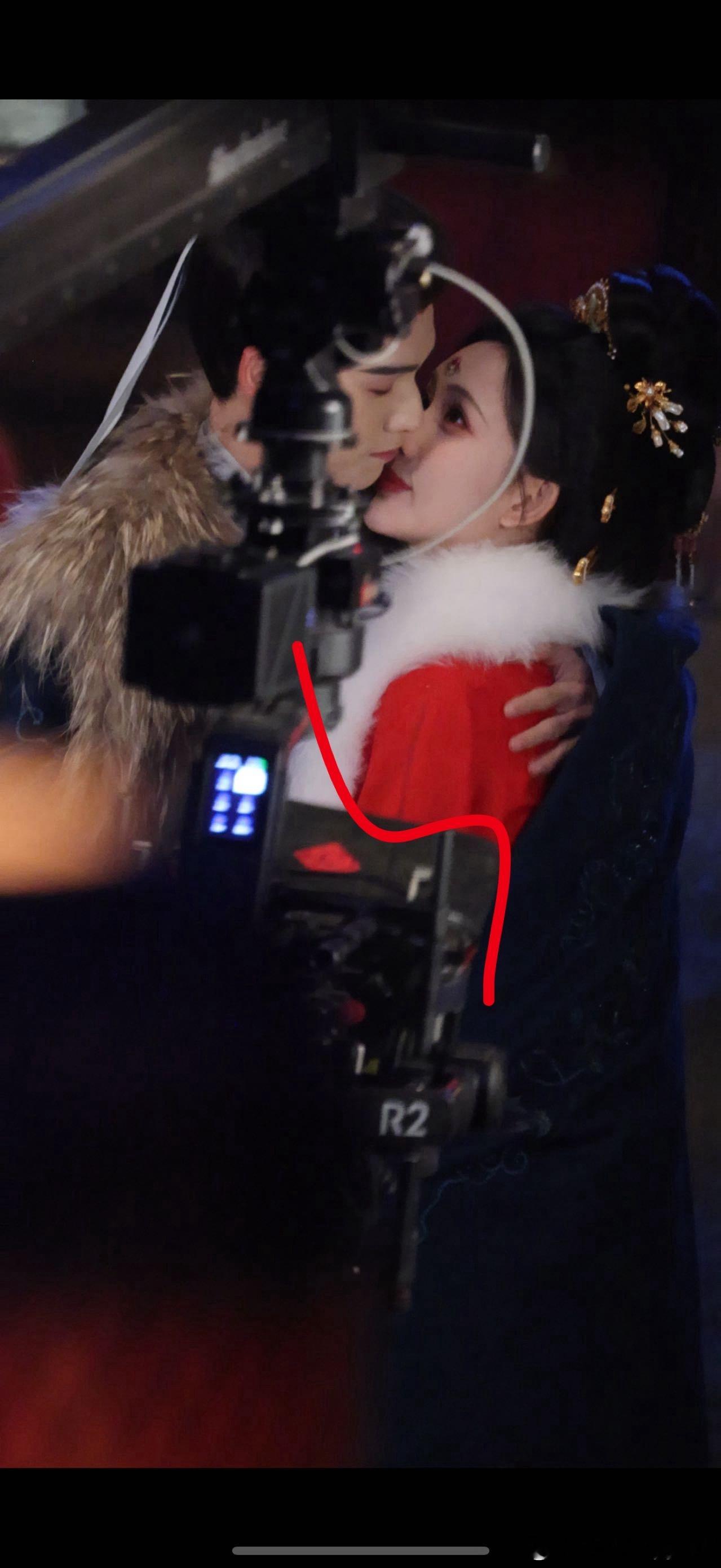 卧槽好近 昀牵孟绕