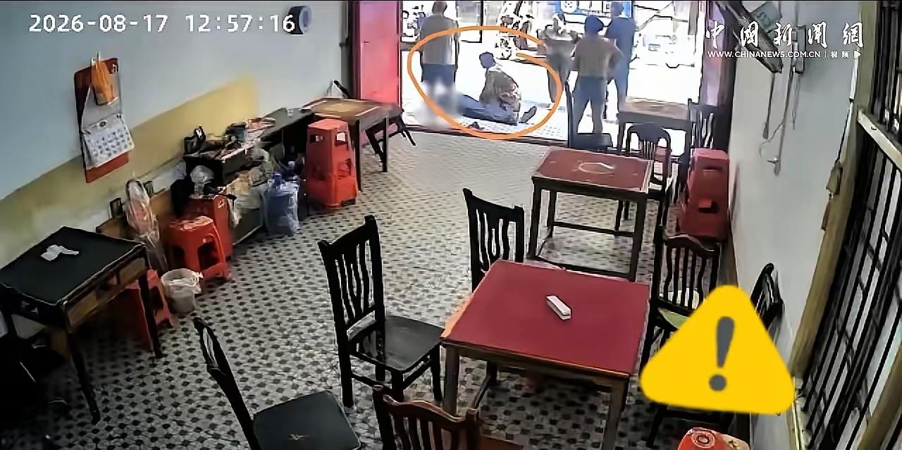 湖南帮扶老人的店主，肯定是有过错的。最大的过错是将老人移出店外，肯定是原地救助更